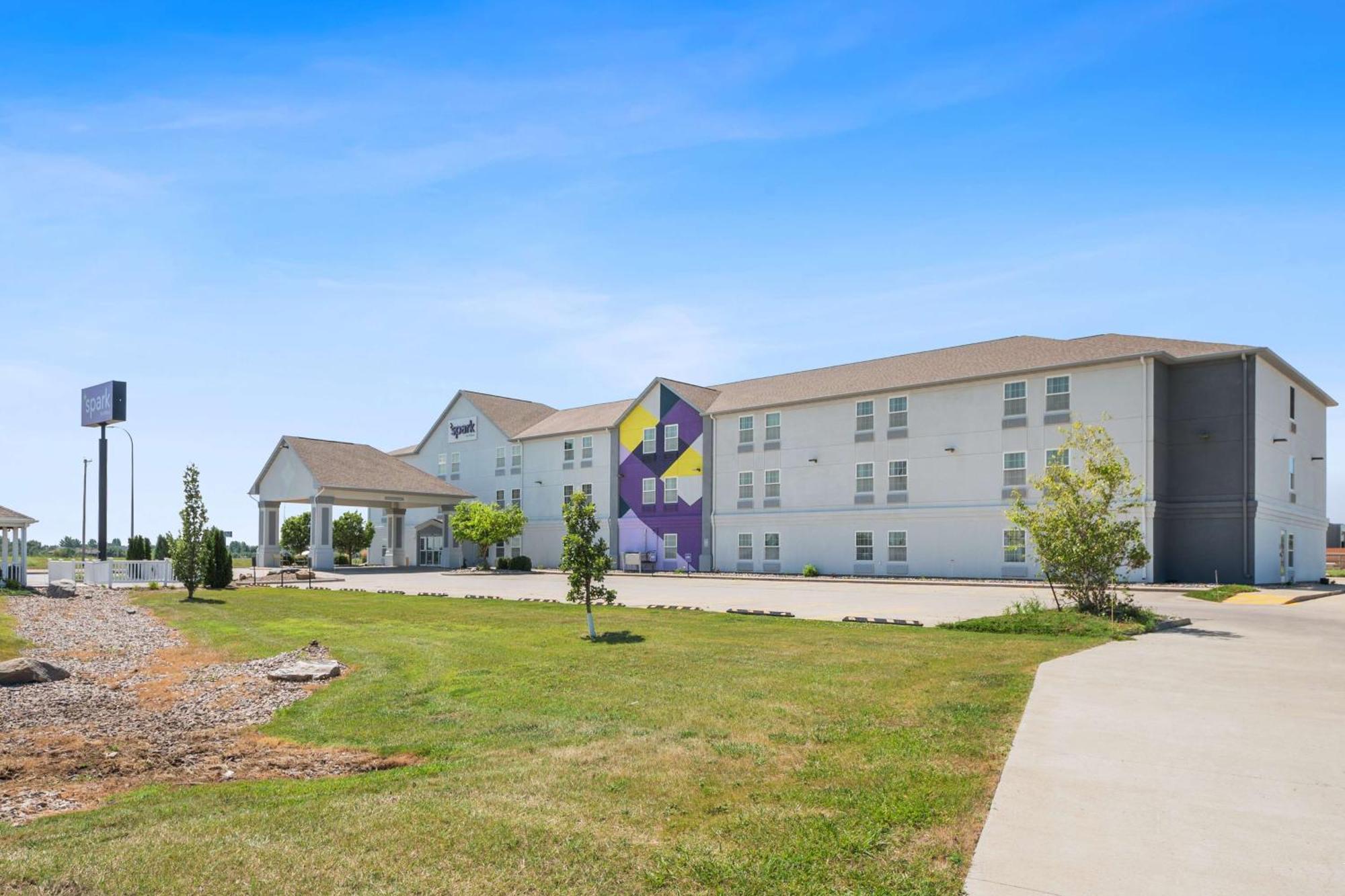 Spark By Hilton Minot