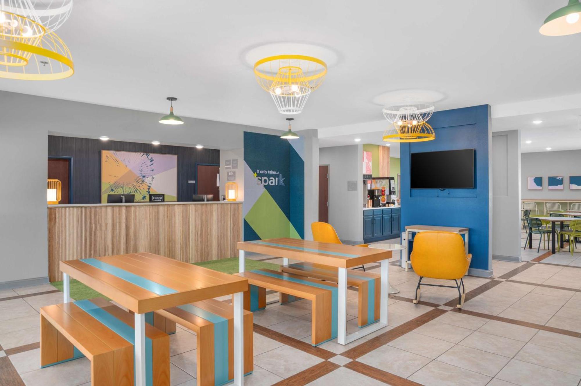 Spark By Hilton 2* Minot